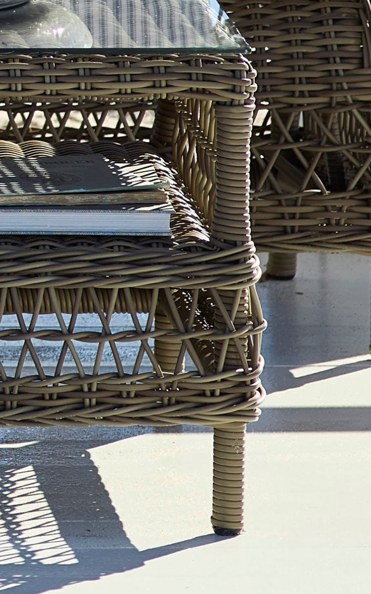 Esta es una imagen de detalle de Hazel mesa de centro en antique Grey ArtFibre Aluminium.