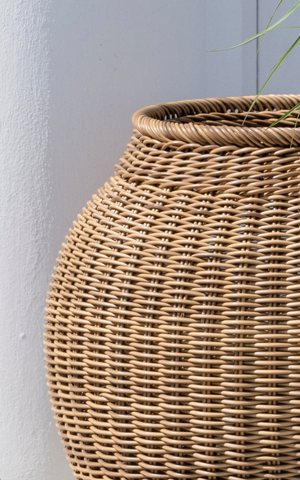 Esta es una imagen de detalle de Ellis cesta en chestnut core weave ArtFibre Aluminium.