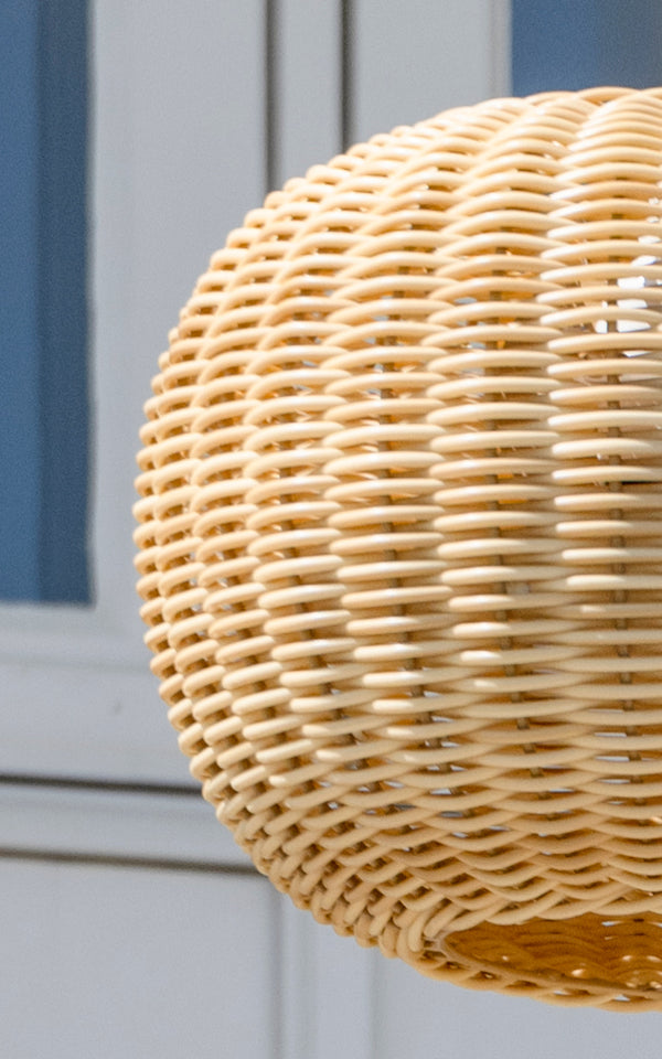 Esta es una imagen de detalle de Tangelo Exterior Lampshade Ø24 cm | Extra Small en natural core weave artfibre & aluminium.