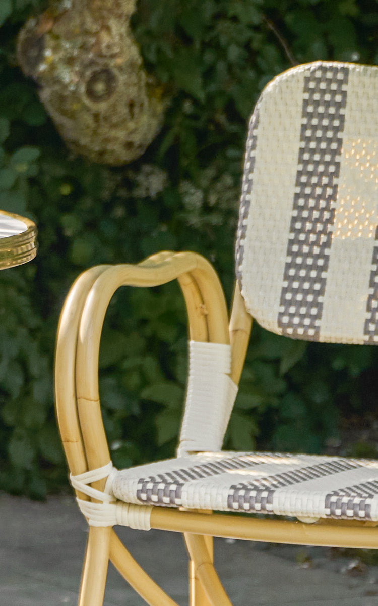 Esta es una imagen de detalle de Bistro Exterior silla en natural Aluminium ArtFibre.