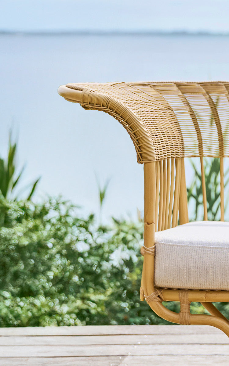 Esta es una imagen de detalle de Belladonna sofá exterior en natural Aluminium ArtFibre.