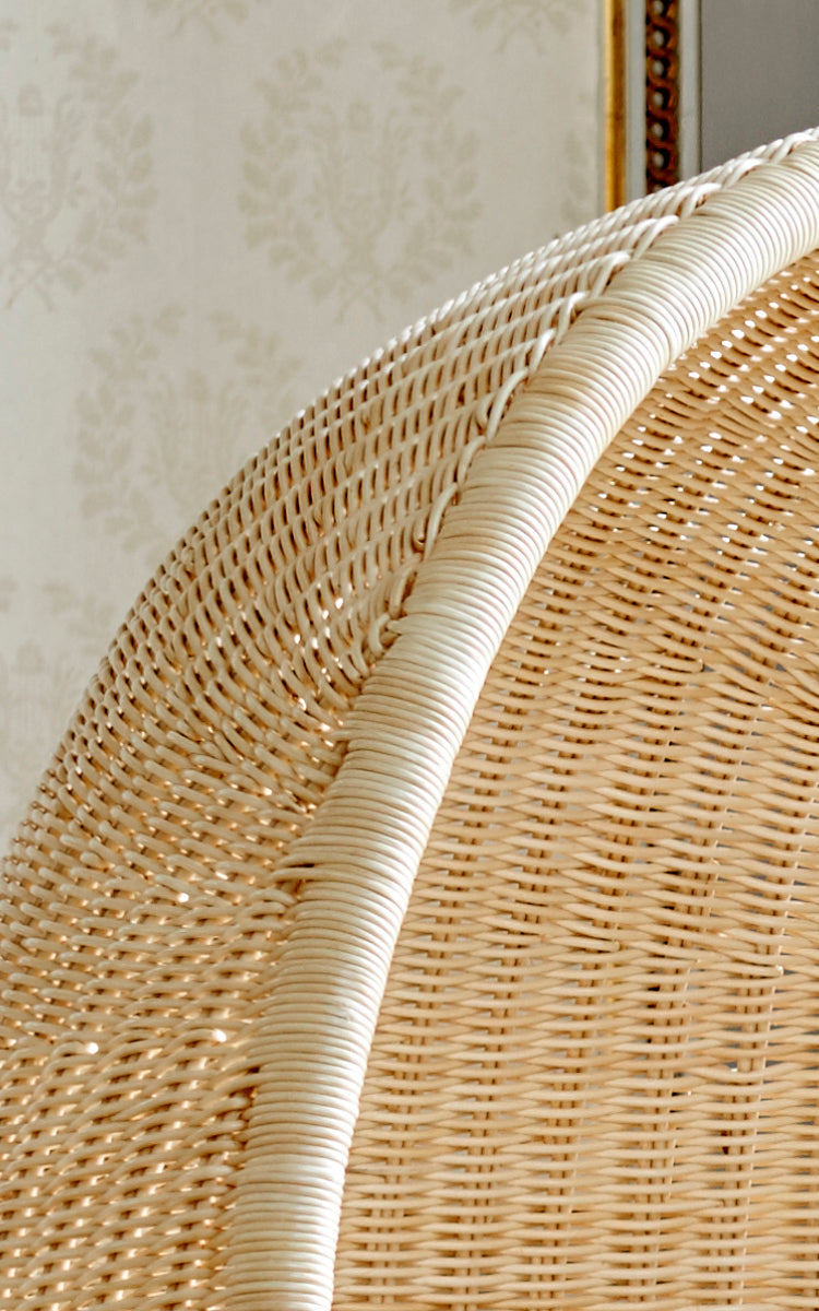 Esta es una imagen de detalle de Hanging silla colgante en natural core weave Rattan frame.