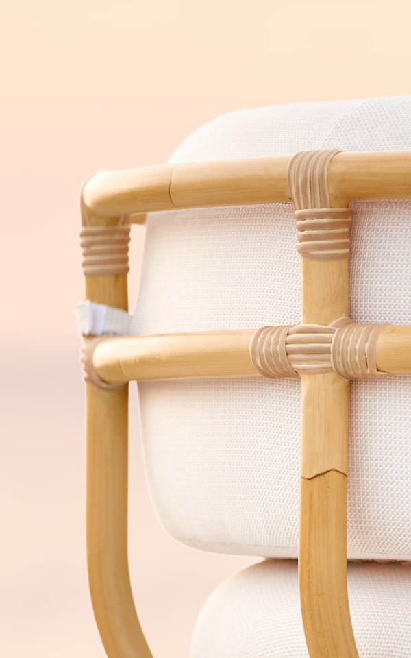 Esta es una imagen de detalle de Coco sillón lounge exterior en natural Aluminium ArtFibre.