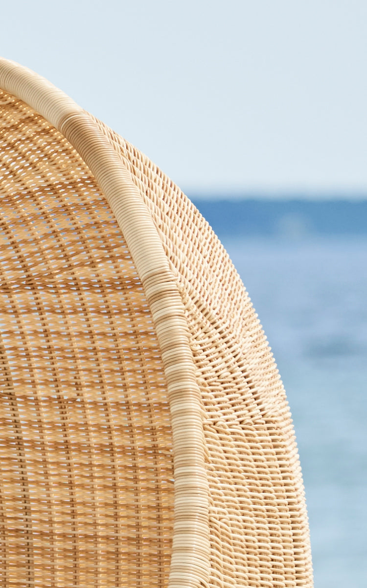 Esta es una imagen de detalle de Hanging silla colgante exterior en natural core weave ArtFibre Aluminium.