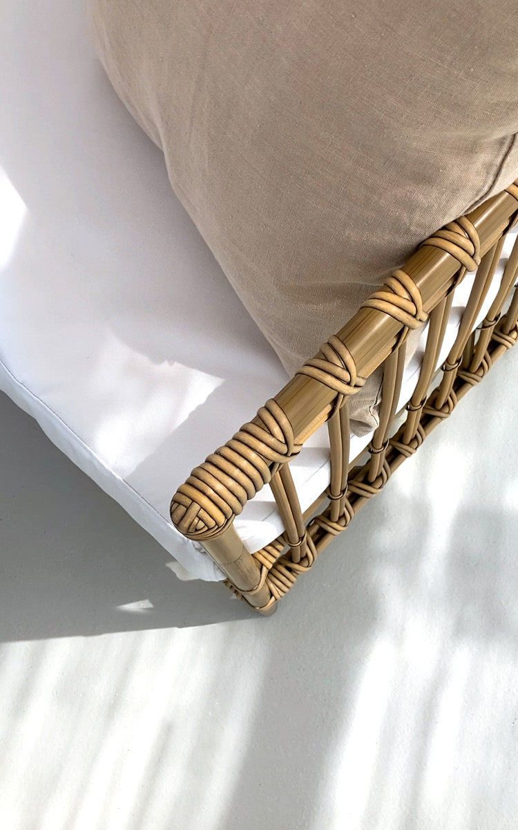 Esta es una imagen de detalle de Caroline sillón lounge exterior en antique Aluminium ArtFibre.
