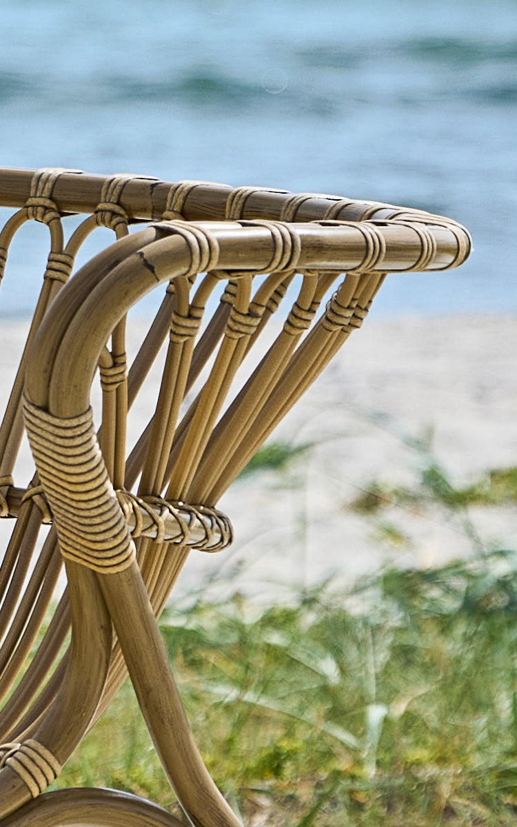 Esta es una imagen de detalle de Fox sillón lounge exterior en antique Aluminium ArtFibre.