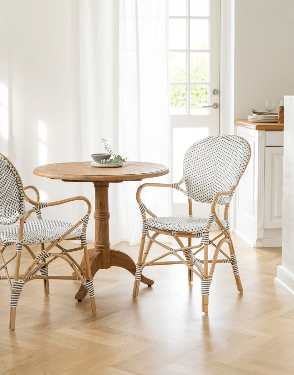 Sika-Design Affäire Colección — una colección de ratán de interior con patrones tejidos distintivos