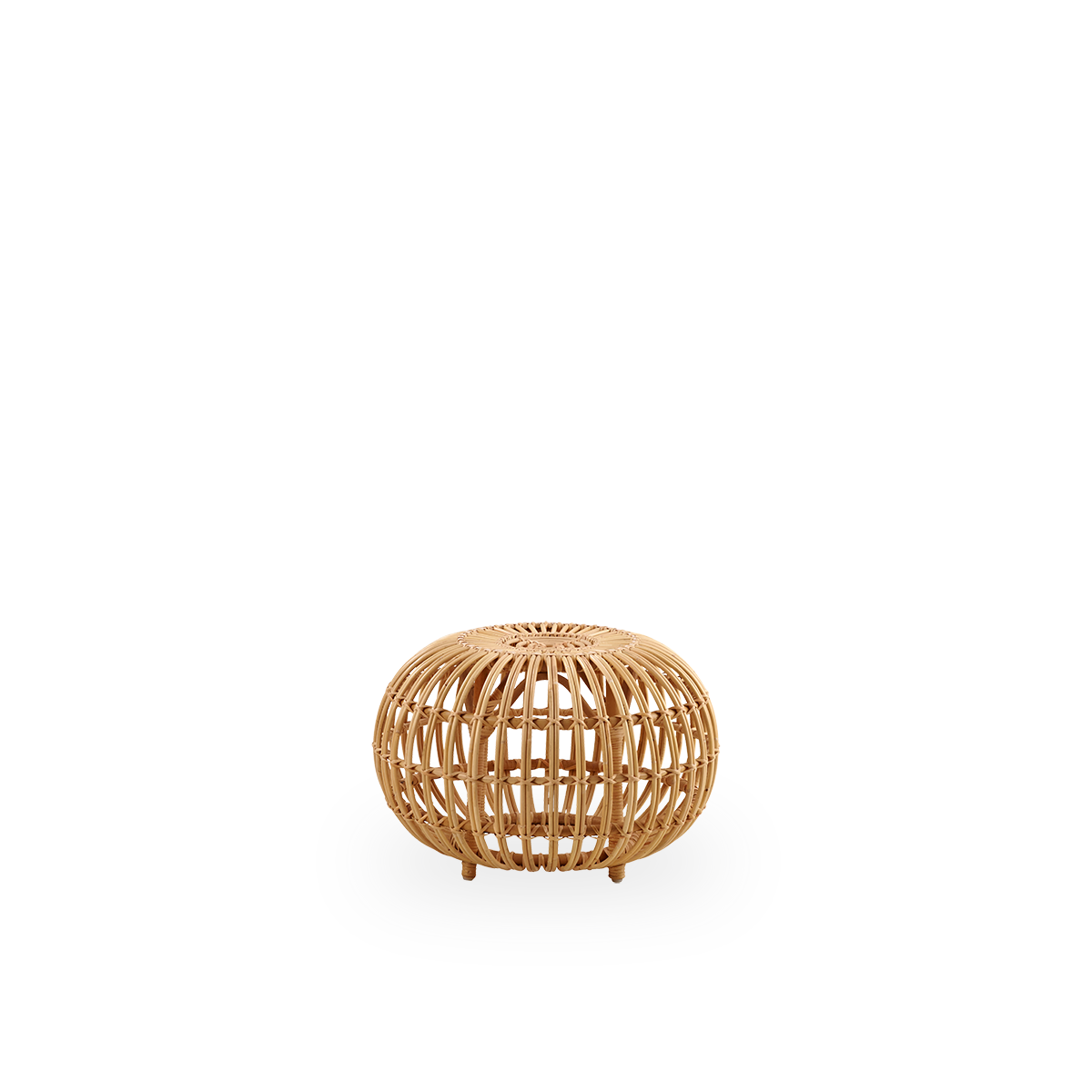 Vista lateral del puf pequeño Ø55 cm, diseñado por Franco Albini & Franca Helg. Hecho a mano con ratán de alta calidad en color natural.