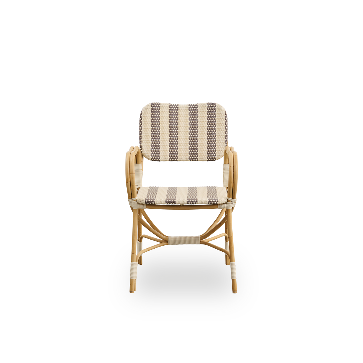 Vista frontal de la silla Bistro Exterior, diseñada por Franco Albini y Franca Helg. Estructura de aluminio con aspecto de ratán y asiento y respaldo completamente tejidos en un patrón de rayas anchas marrón y marfil de ArtFibre.