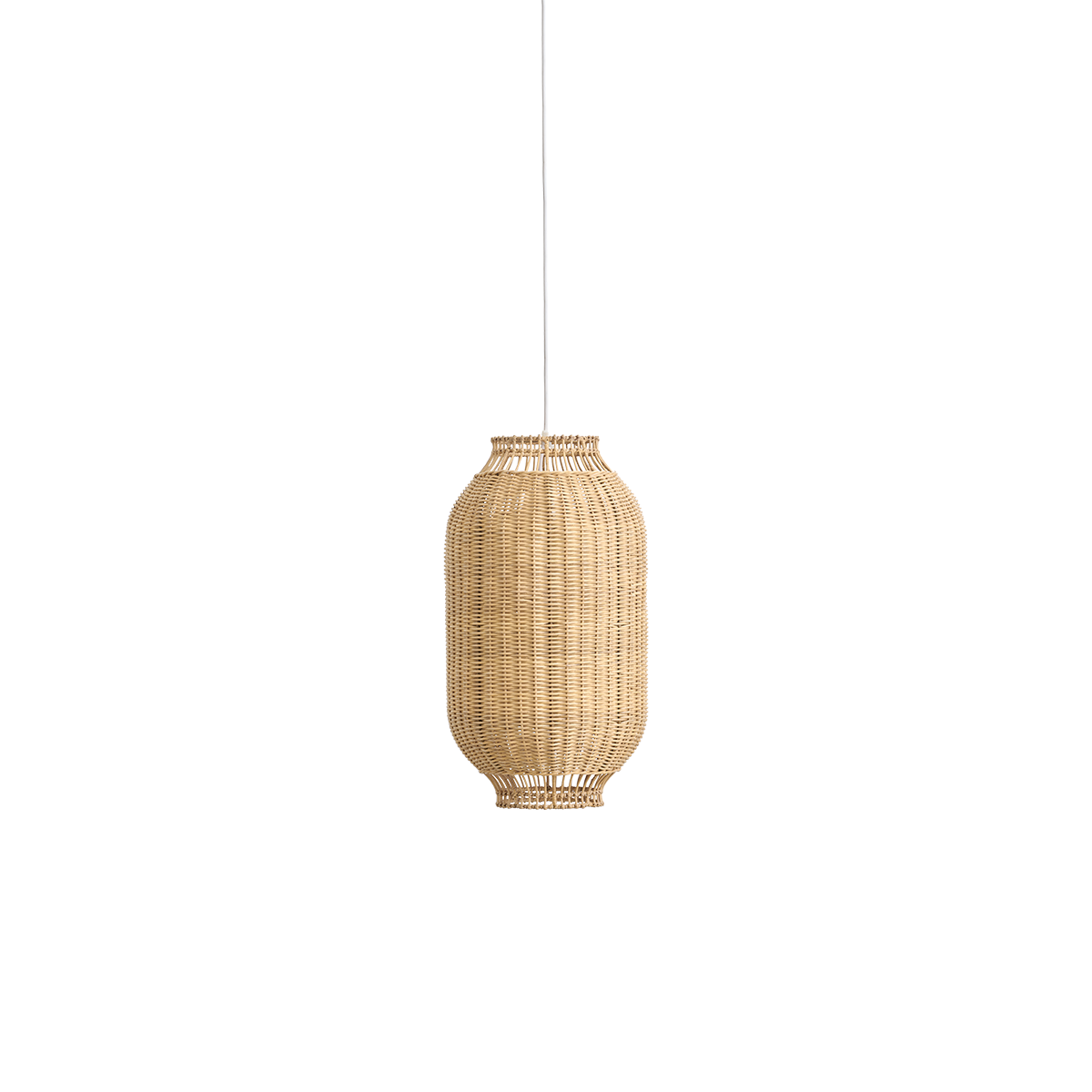 Pantalla de lámpara Kou, diseñada por Jin Kuramoto, pantalla de lámpara inspirada en Japón, hecha a mano en ratán de alta calidad con armazón interior de acero para mayor estabilidad. Altura 50 cm, ancho 28 cm.