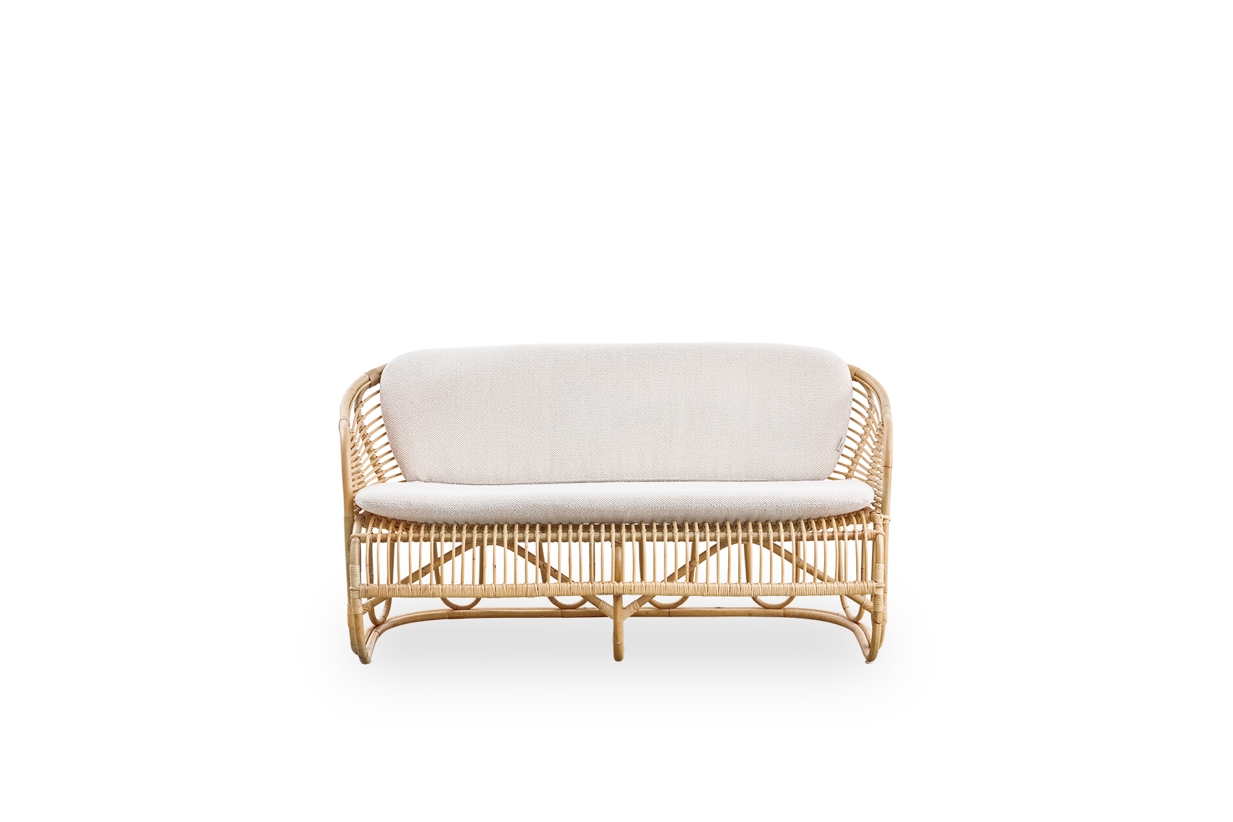 Vista frontal del sofá de 2 plazas Swing diseñado por Tove Kindt-Larsen.
Hecho a mano con ratán indonesio de alta calidad y equipado con cojines de asiento y respaldo.