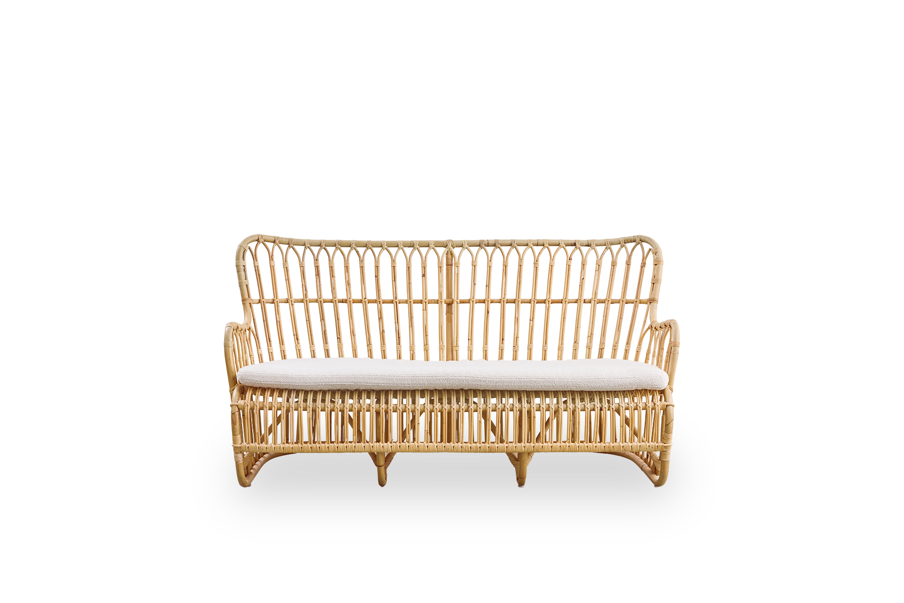 Vista frontal del sofá de mimbre Tulip diseñado por Tove Kindt-Larsen, con suaves líneas orgánicas.
Hecho a mano con ratán indonesio de alta calidad.