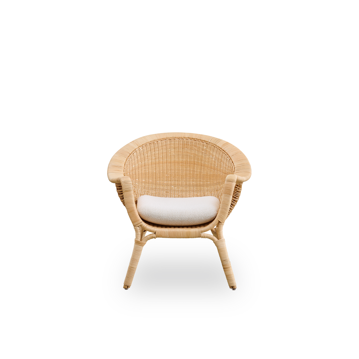 Vista frontal del sillón de salón exterior Madame, diseñado por Nanna & Jørgen Ditzel.
Sillón de salón completamente tejido en ratán con un diseño suave y femenino en forma de concha.
