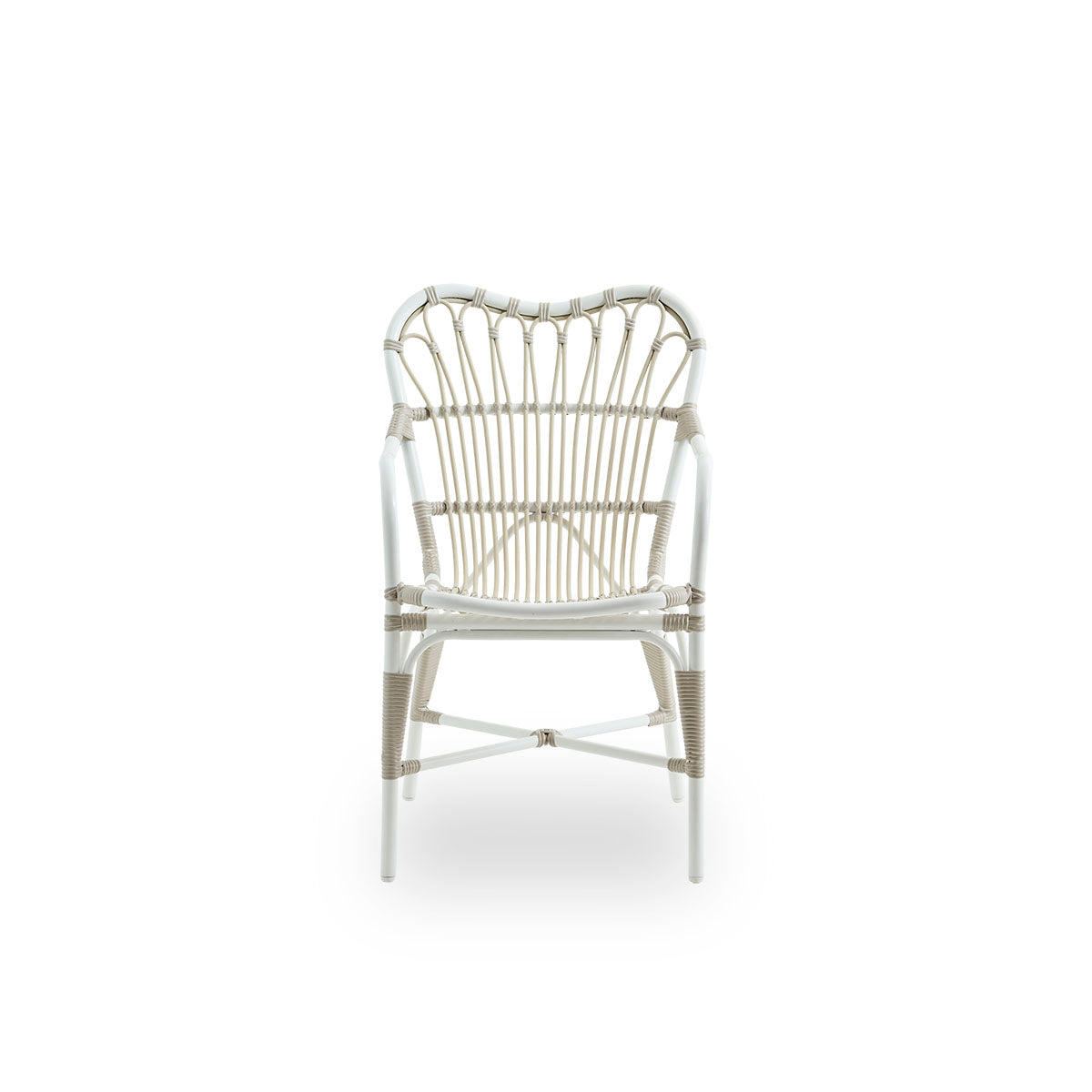 Front view of the Margret outdoor dining chair with a high, wide backrest and curved armrests.
Aluminium frame with ArtFibre windings in Dove White color.