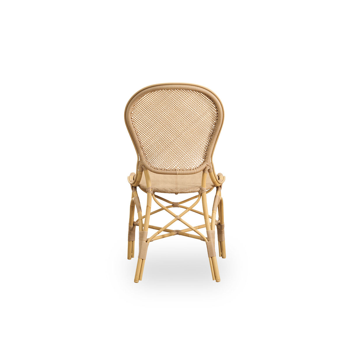 Vista trasera sencilla de la silla de comedor exterior Rossini en color Natural. Silla elegante con respaldo redondo de diseño sencillo. Estructura de aluminio con apariencia de ratán y asiento y respaldo tejidos en ArtFibre.