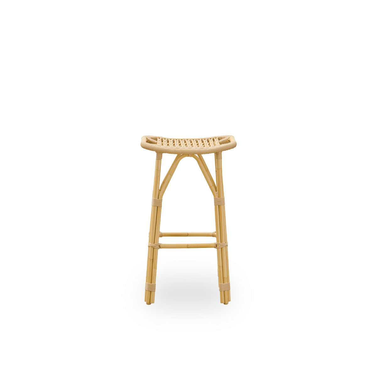 Vista frontal del taburete de bar exterior Salsa con reposapiés y asiento curvado.
Estructura de aluminio con aspecto de ratán y uniones de ArtFibre. Altura 79 cm.