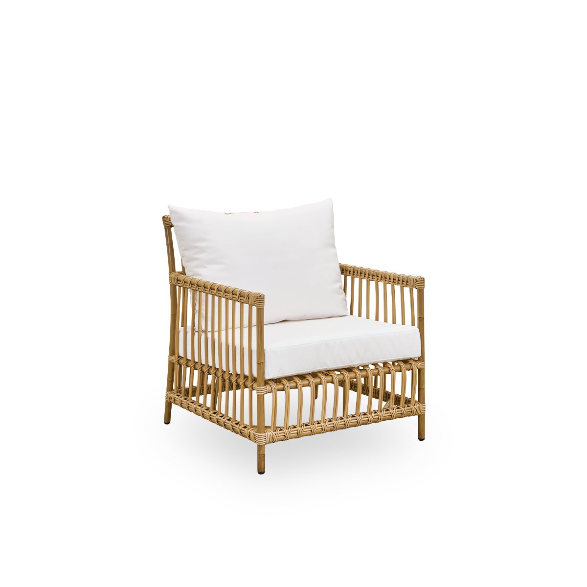 Vista lateral de la silla lounge exterior Caroline en color Antique Brown, diseño danés simple y elegante. La estructura de la silla está hecha de aluminio con elegantes detalles de ArtFibre. El diseño es minimalista y elegante.