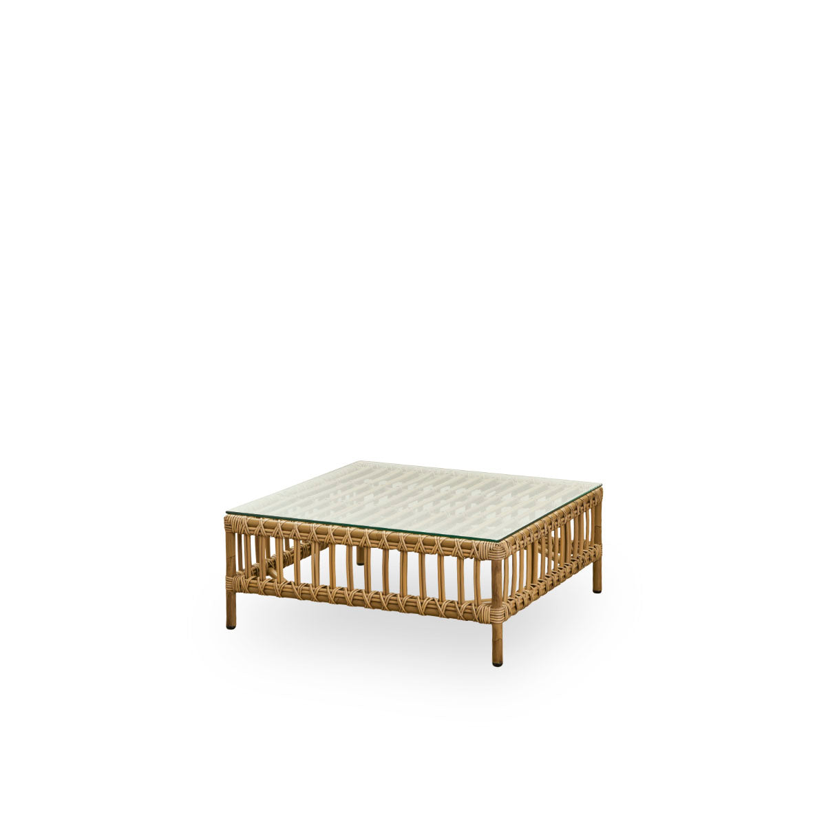 Vista lateral del módulo puf del sofá exterior Maggie en color Antique Brown, presentado con tapa de vidrio para usar como mesa auxiliar. Estructura de aluminio con acabado pintado a mano imitando ratán y enrollados de ArtFibre.