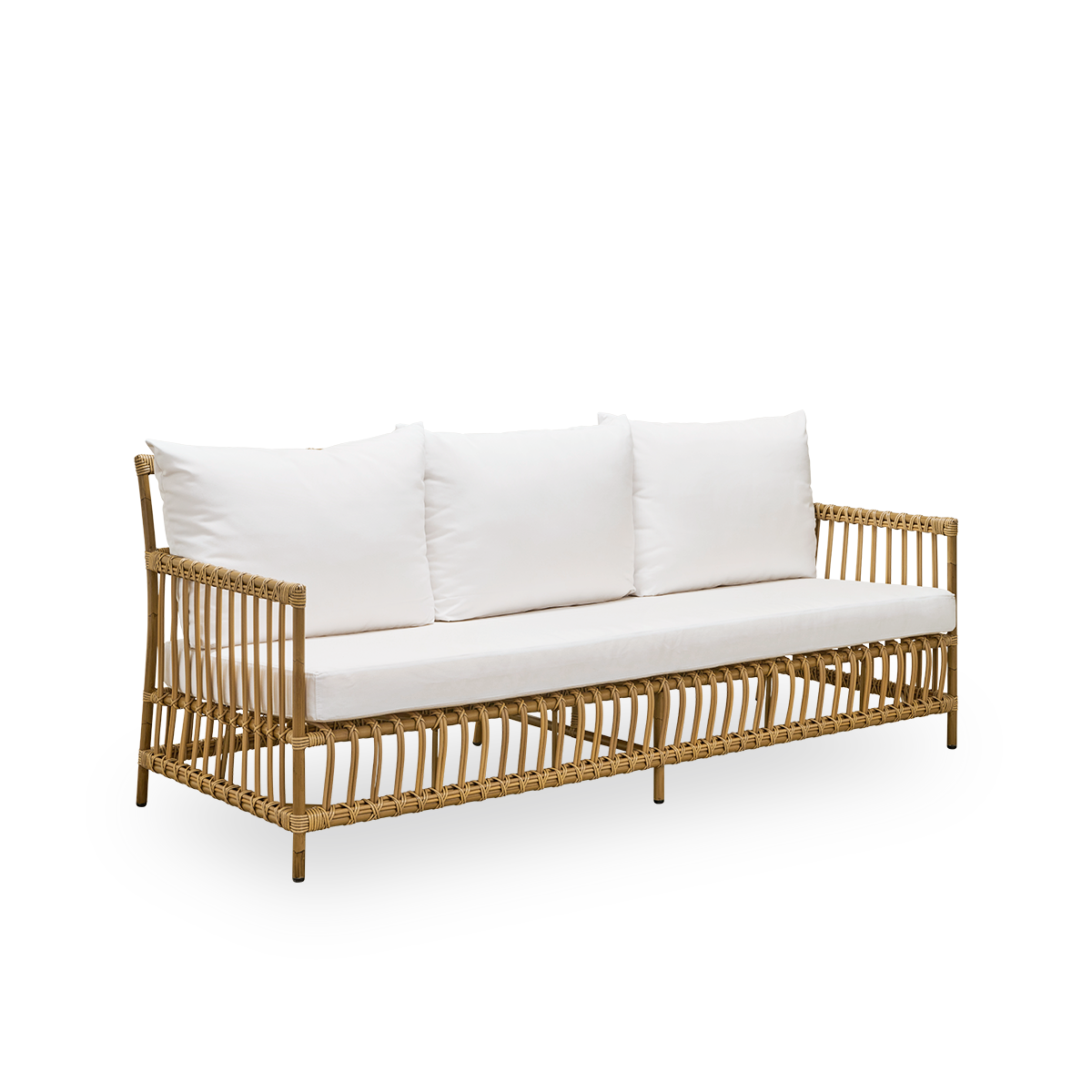 Vista lateral del sofá exterior Caroline de 3 plazas en color Antique, diseño danés simple y elegante. Estructura de aluminio con aspecto de ratán y ataduras de ArtFibre.