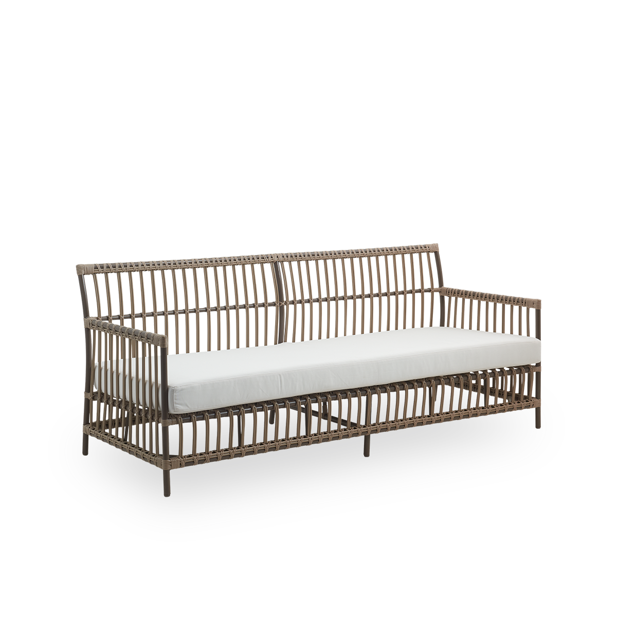 Vista lateral del sofá exterior Caroline de 3 plazas en color Moccaccino, diseño danés simple y elegante. Estructura de aluminio y ataduras de ArtFibre.