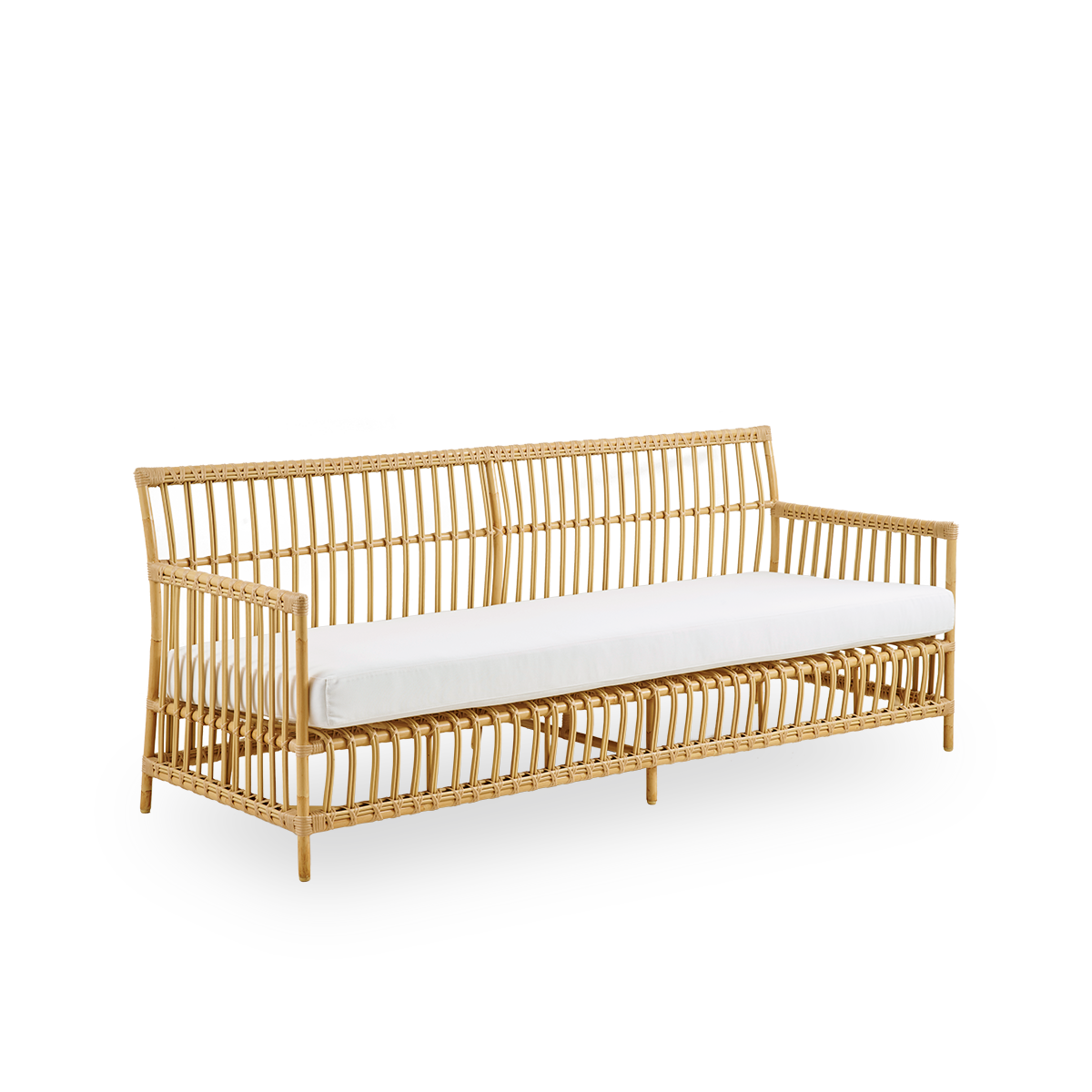 Vista lateral del sofá exterior Caroline de 3 plazas en color Natural, diseño danés simple y elegante. Estructura de aluminio con aspecto de ratán y ataduras de ArtFibre.