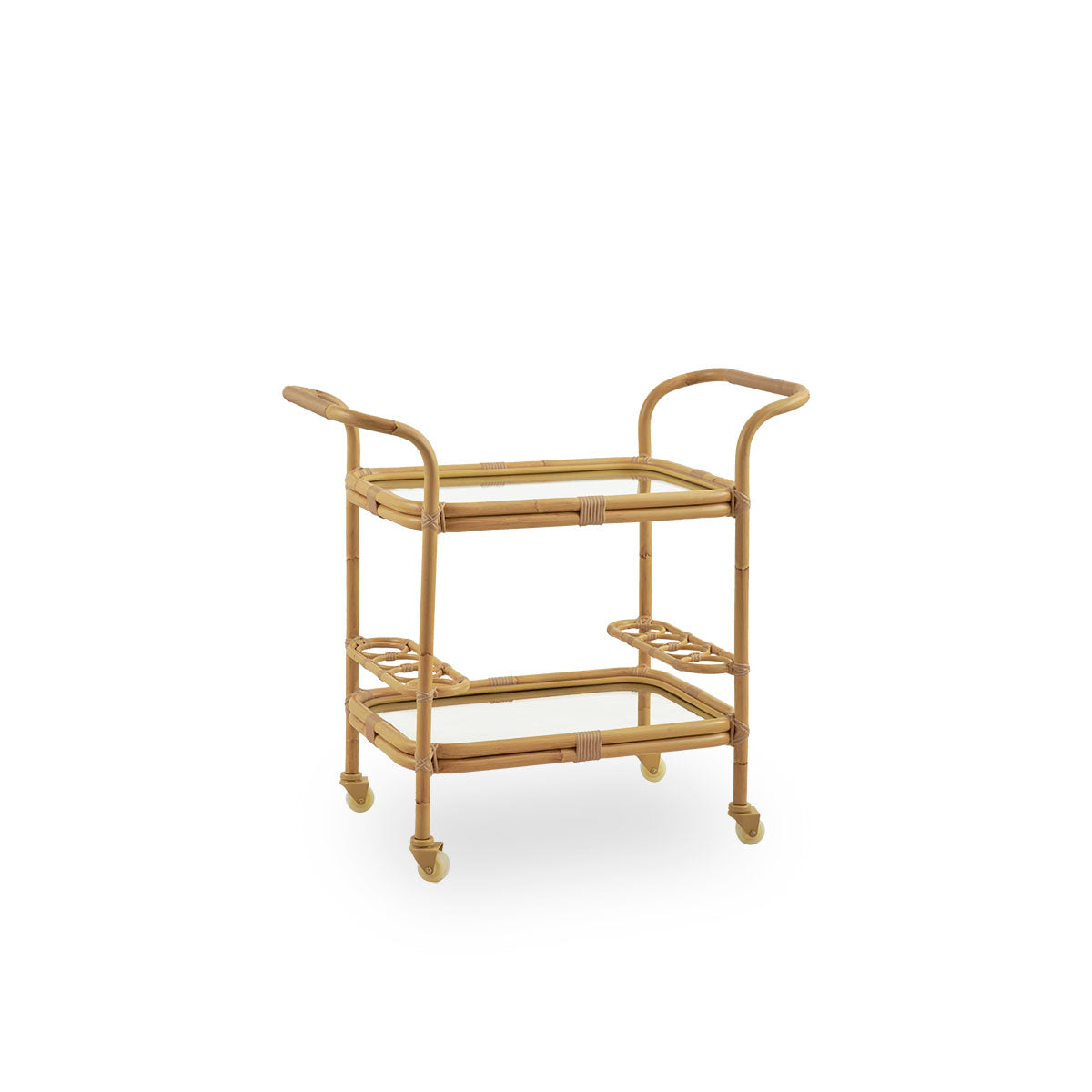 Vista lateral del carrito de bar Carlo para exteriores, un carrito decorativo y práctico. Tiene estructura de aluminio con acabado de ratán pintado a mano y detalles de ArtFibre hechos a mano, lo que lo convierte en un complemento acogedor para espacios e