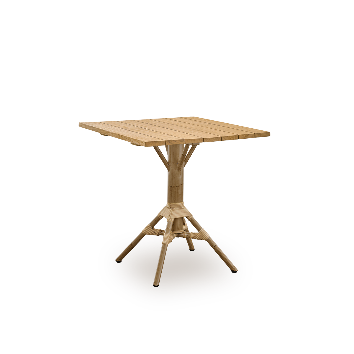 Vista lateral de la mesa de café exterior Nicole, inspirada en el estilo de café francés. Base de aluminio con acabado en apariencia de ratán Antique y enrollados de ArtFibre, con tapa redonda de teca color castaño, Ø80 cm.