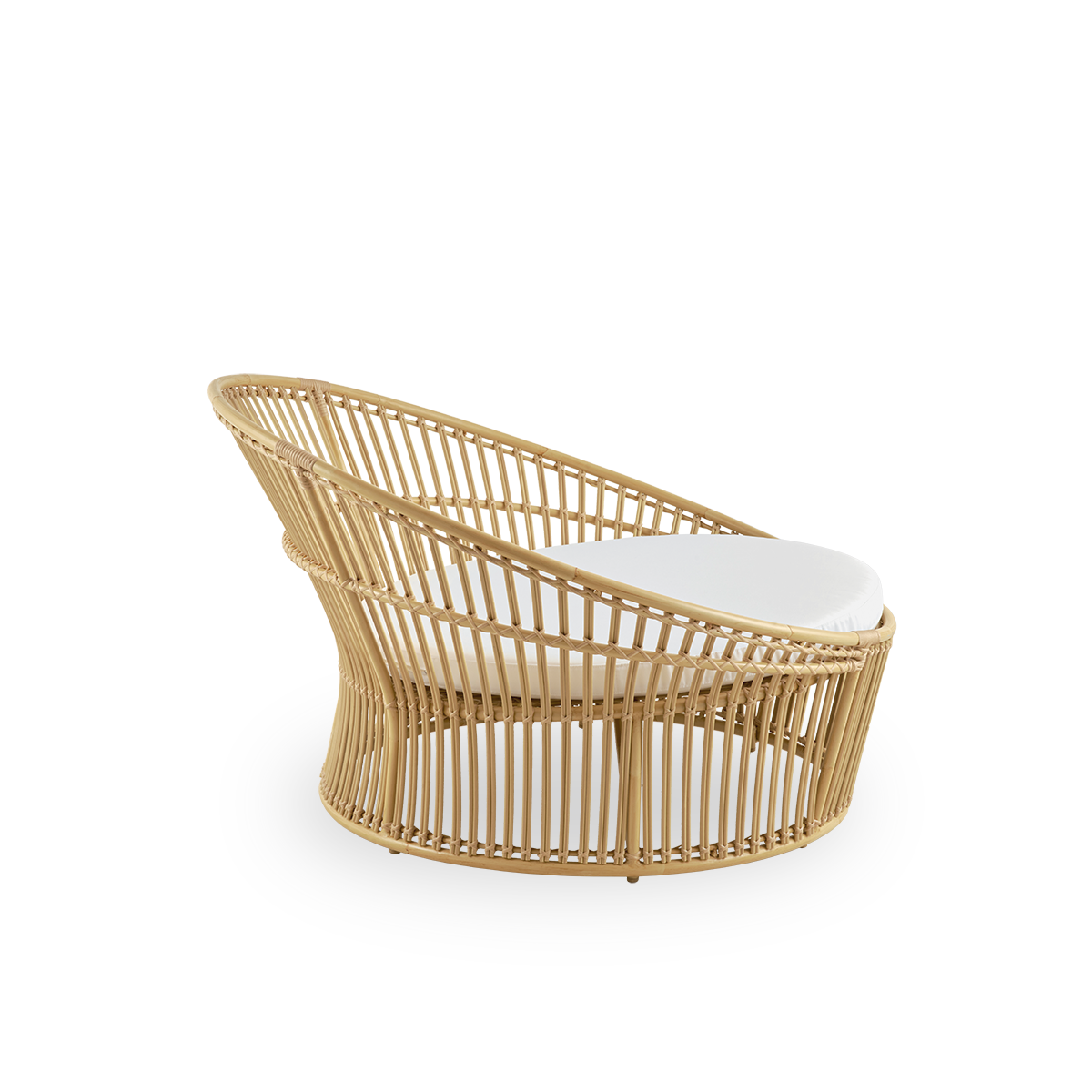 Vista lateral del Olympia Nest Exterior, nido de amor de exterior de lujo de diseño danés con tejido abierto y respaldo curvado. Estructura de aluminio con acabado en estilo ratán y trenzado ArtFibre.