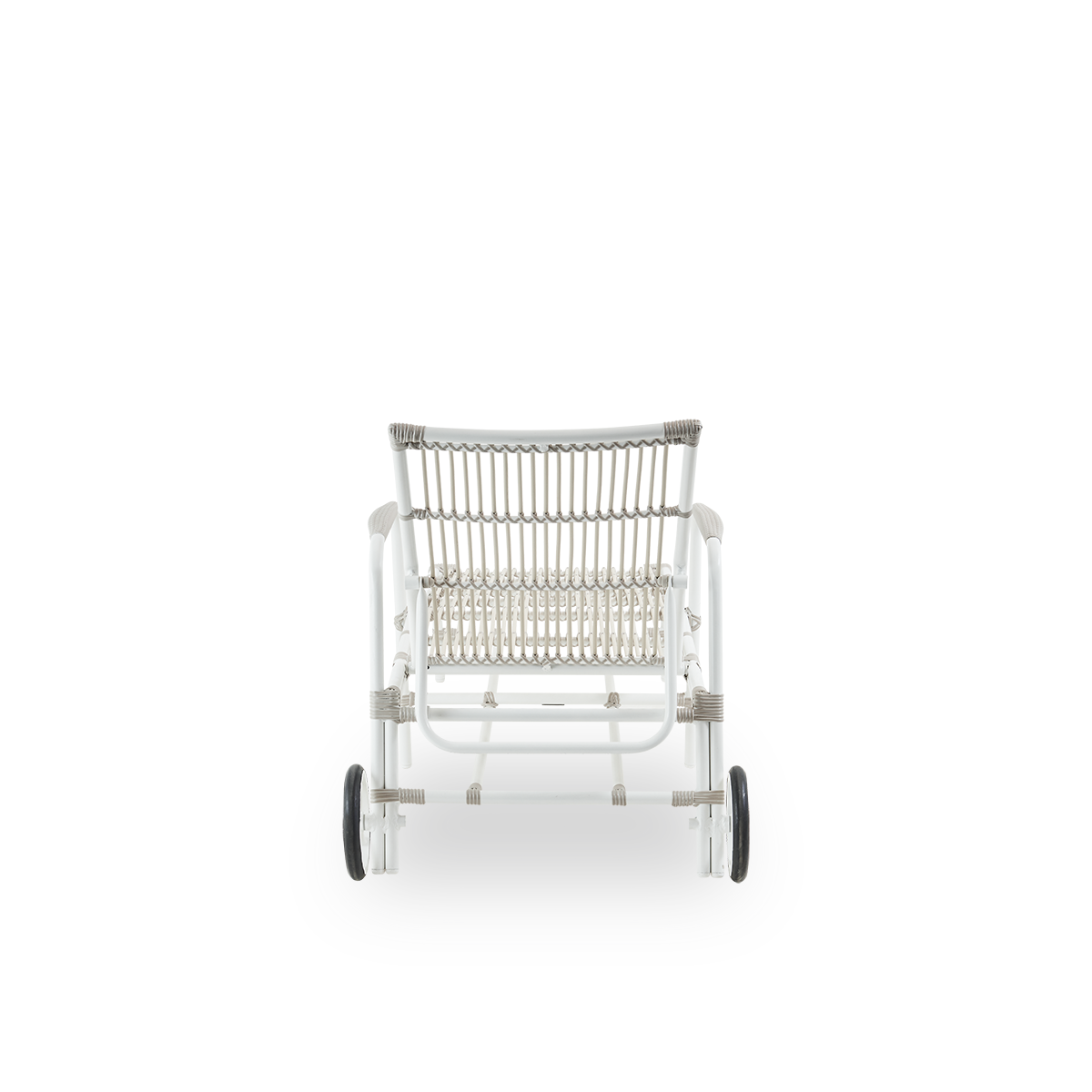 Vista trasera de tumbona Josephine con respaldo regulable y ruedas para fácil movilidad, estructura de aluminio en color Blanco Paloma con enrollamientos ArtFibre.