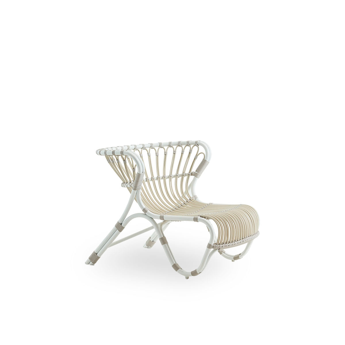 Side view of Fox Exterior lounge chair in dove white color, award-winning design by Viggo Boesen, low curvy lounge chair with hand-bent aluminium frame and ArtFibre windings.