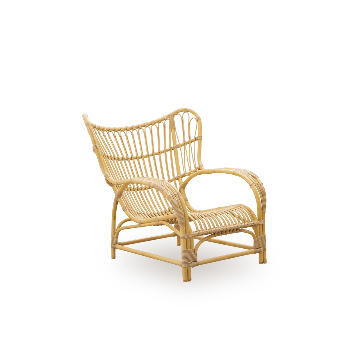 Vista lateral del sillón lounge exterior Teddy, diseñado por Viggo Boesen. Gran sillón envolvente hecho con estructura de aluminio con apariencia de ratán y revestido con ArtFibre.