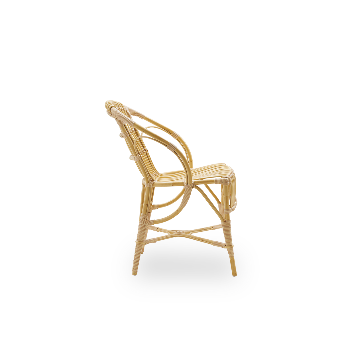 Vista lateral de la silla lounge exterior Robert, diseñada por Robert W. Estructura de aluminio en estilo ratán con trenzado ArtFibre y asiento y respaldo tejidos con detalle.