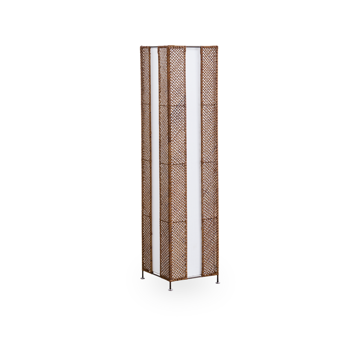Vista lateral de la lámpara de pie Yamakawa diseñada por Yuzuru Yamakawa, altura 125 cm. Hecha a mano en ratán indonesio sobre estructura de acero con elegantes líneas inspiradas en el estilo japonés.